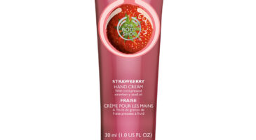 Les 7 produits de beauté à avoir dans son sac à mains