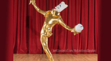 Les fabuleux déguisements de Josh Sundquist, sportif unijambiste.