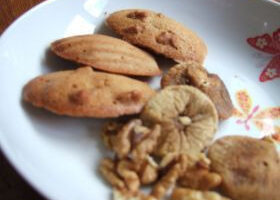 Madeleines aux figues et aux noix