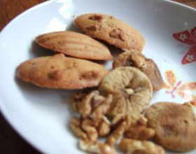 Madeleines aux figues et aux noix