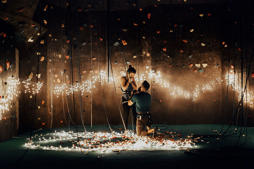 Magnifique demande en mariage par deux amoureux d&rsquo;escalade