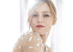 Making of : Vanessa Paradis se maquille en Rouge Coco de Chanel