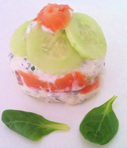 Mille feuille concombre saumon fumé tzatziki
