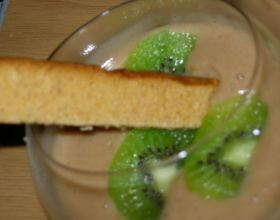 Mousse à la prune et à la banane et ses rondelles de kiwi
