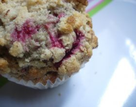 Muffins géants à la framboise et au chocolat blanc