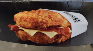 On a testé le Double Down du KFC, c&rsquo;est n&rsquo;importe quoi