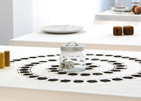 On ne parle pas la bouche pleine !