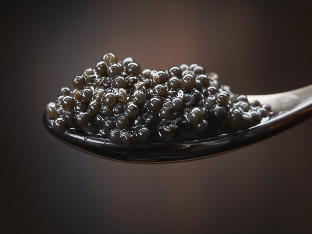 Oui, le caviar se mange aussi au moment de l&rsquo;apéro !