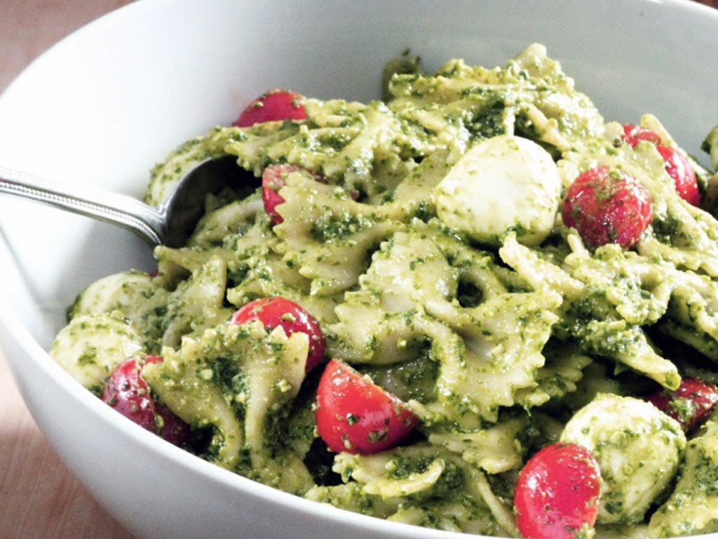 Parfaite salade de pâtes au pesto