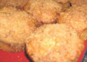 Petits muffins au fromage, au jambon et au maïs