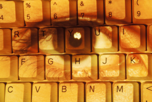 Peut-on tout dire et tout montrer sur Internet?