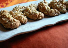 Gâteau d&rsquo;amande aux pignons de pin