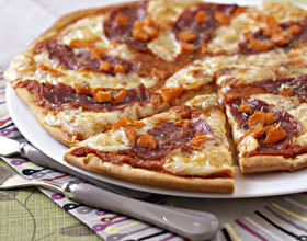 Pizza saucisson, raclette et potiron