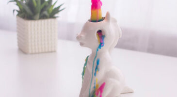 Qui veut une licorne qui pleure des larmes de cire ?