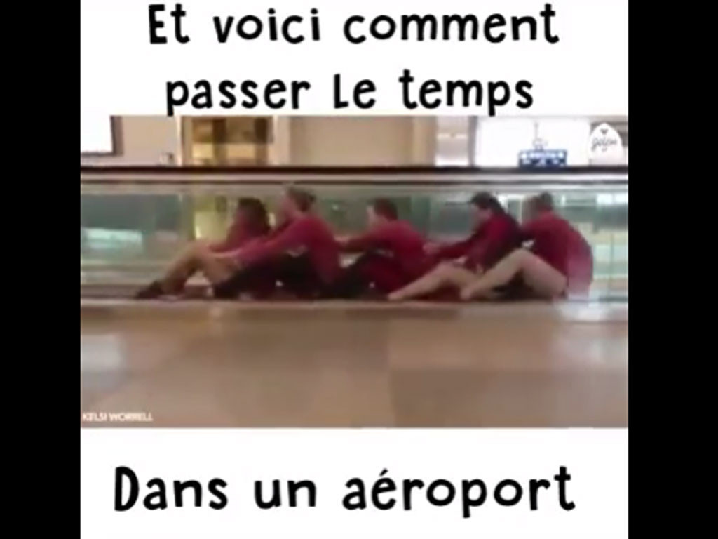 S&rsquo;amuser en patientant dans un aéroport