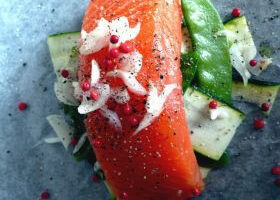 Saumon en papillotte et vinaigrette au thé vert