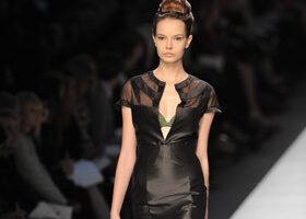 Sortie du défilé Yves Saint Laurent printemps/été 2009