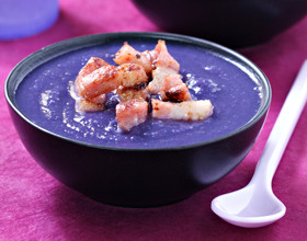 Soupe de chou rouge aux lardons fumés