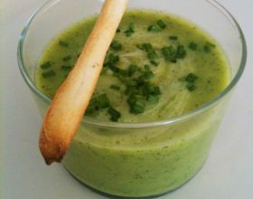 Soupe froide de courgettes au parmesan