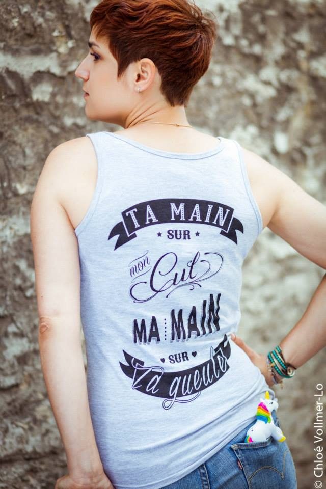 Ta main sur mon cul, ma main sur ta gueule !