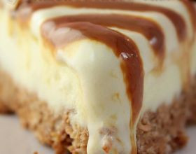 Tarte glacée vanille / cacahuètes, sauce aux chamallows