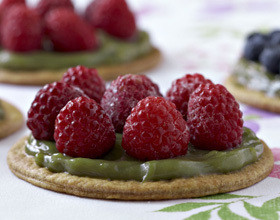 Tartelettes aux fruits rouges, crème pâtissière au thé vert matcha