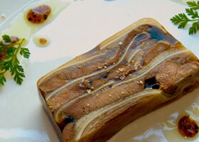Terrine de confit de canard aux noix