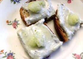 Toasts de crème de roquefort et sorbet au citron vert
