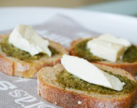 Toasts de pesto à la mozzarella