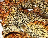 Tuiles noires et blanches aux 2 sésames