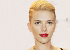 Tuto coiffure : le chignon flou à la Scarlett Johansson