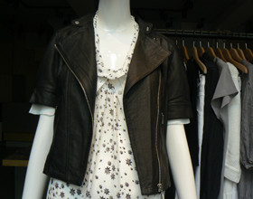 Le bon shopping : 5 vitrines parisiennes, 1 look