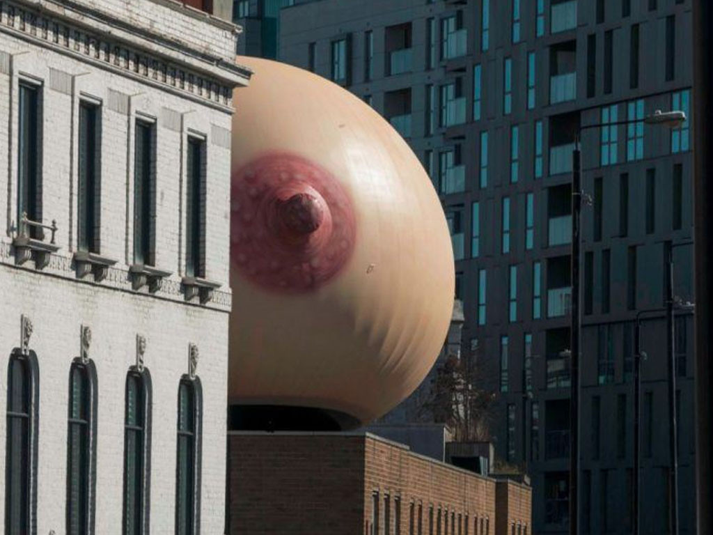 Un sein gigantesque à Londres pour encourager l&rsquo;allaitement maternel