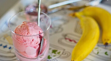 Une glace banane/fraises sans sorbetière c&rsquo;est possible !