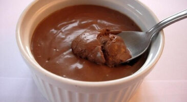 Une mousse au chocolat sans sucre, sans oeufs et sans beurre (et excellente !)