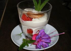 Verrine façon tiramisu aux fraises