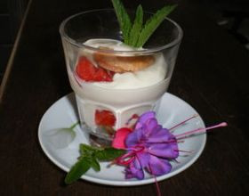 Verrine façon tiramisu aux fraises