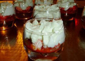 Verrines de concombre et d&rsquo;écrevisses à la compotée de tomate