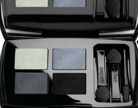 Mme Mick Jagger signe chez Lancôme