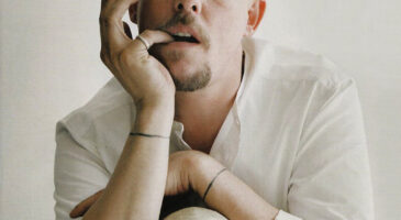 Yes ! Alexander McQueen débarque rue Saint-Honoré