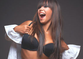 Aimer ses seins et en jouer