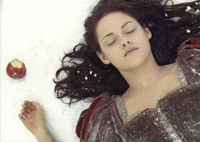 Blanche Neige et le Chasseur : Twilight bis ?