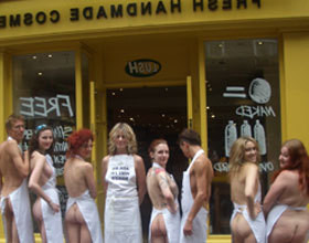 Lush met ses vendeurs à nu