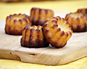 Cannelés bordelais