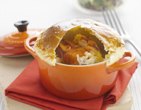 Cassolette de homard et poireaux au Comté présentée en croûte