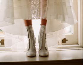 Delphine Manivet lance sa ligne de chaussures féeriques pour le jour J !