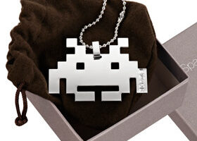 Les bijoux Space Invaders by Christofle envahissent Colette !