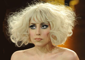 Lady Gaga et Beyoncé nous montre comment passer un coup de telephone !