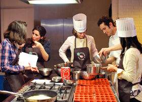 J&rsquo;ai testé un cours de cuisine spécial enterrement de vie de jeune fille !