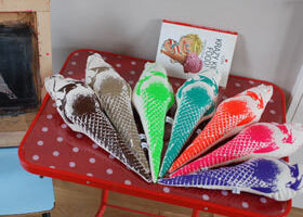 Une petite glace pour rafraîchir votre déco, les filles ?